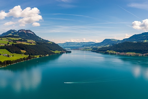 スイスの湖や川の風景