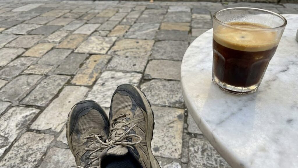 アテネで滑らない靴選びと「昼休憩」の鉄則