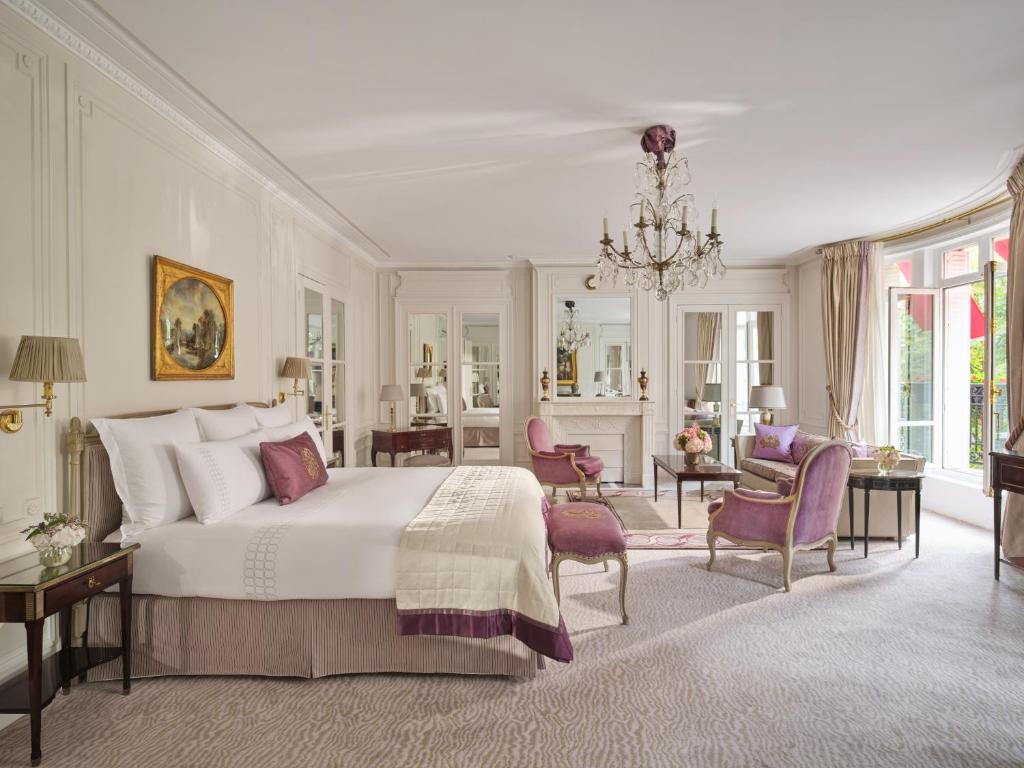 Hôtel Plaza Athénéeの外観または客室イメージ