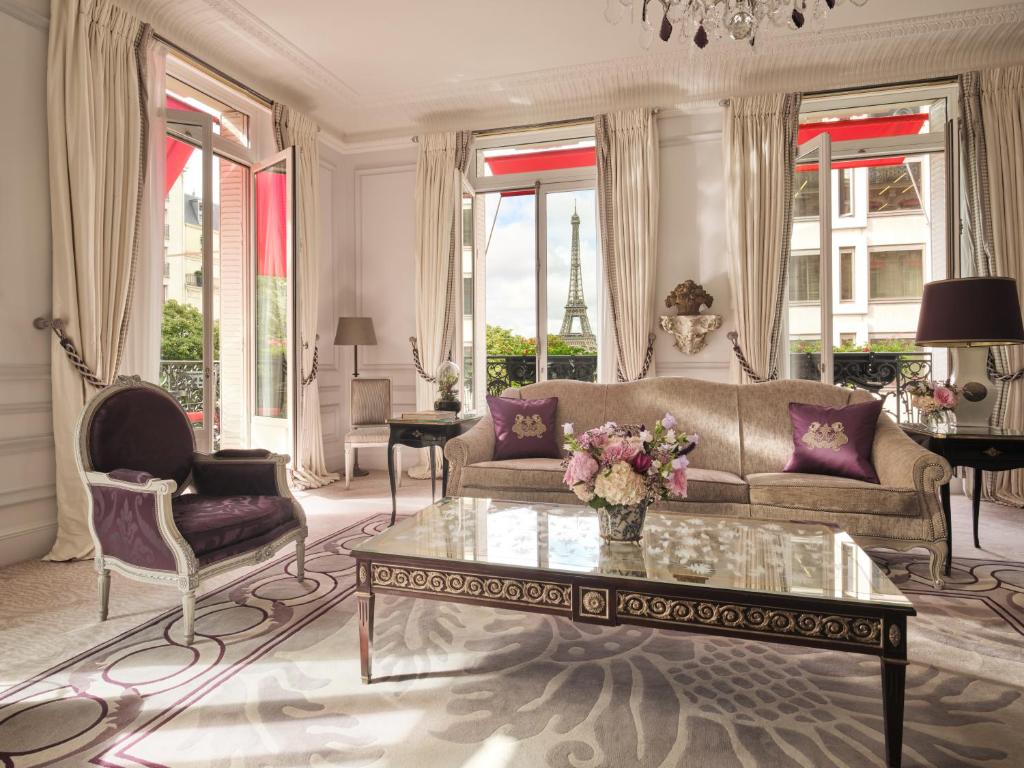 Hôtel Plaza Athénéeの外観または客室イメージ