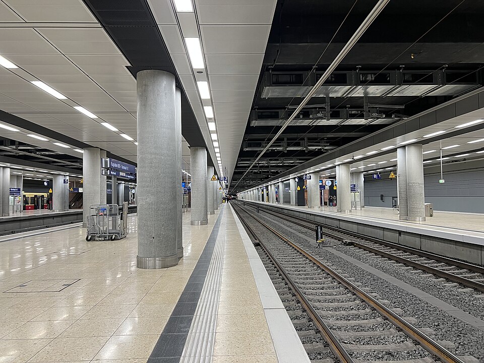 ベルリン・ブランデンブルク空港駅のホーム